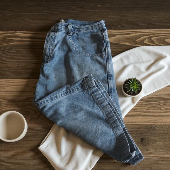 FRAME The Skater Bermuda Shorts (Irvington) Size 29, Pre-owned (Good Condition) - Picture 4 of 13